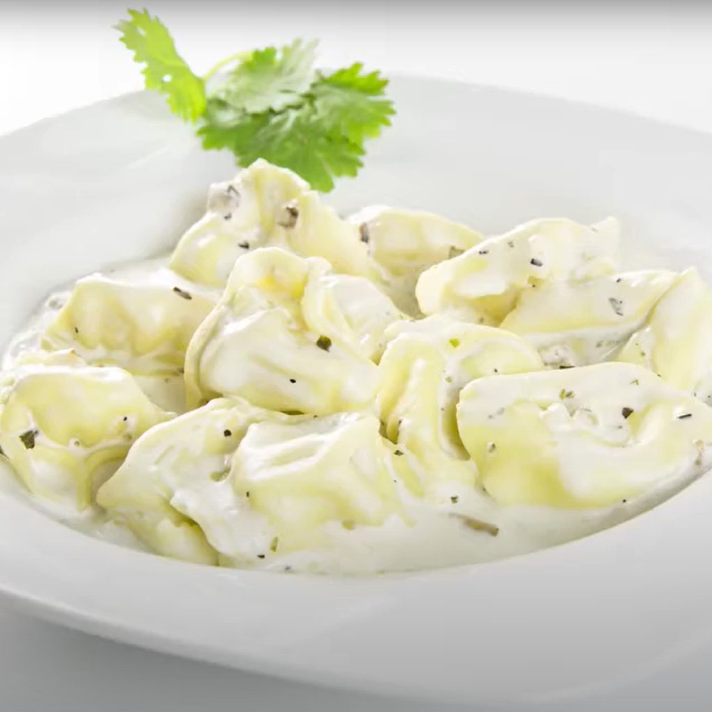 Tortellini con nueces y queso con robot de cocina