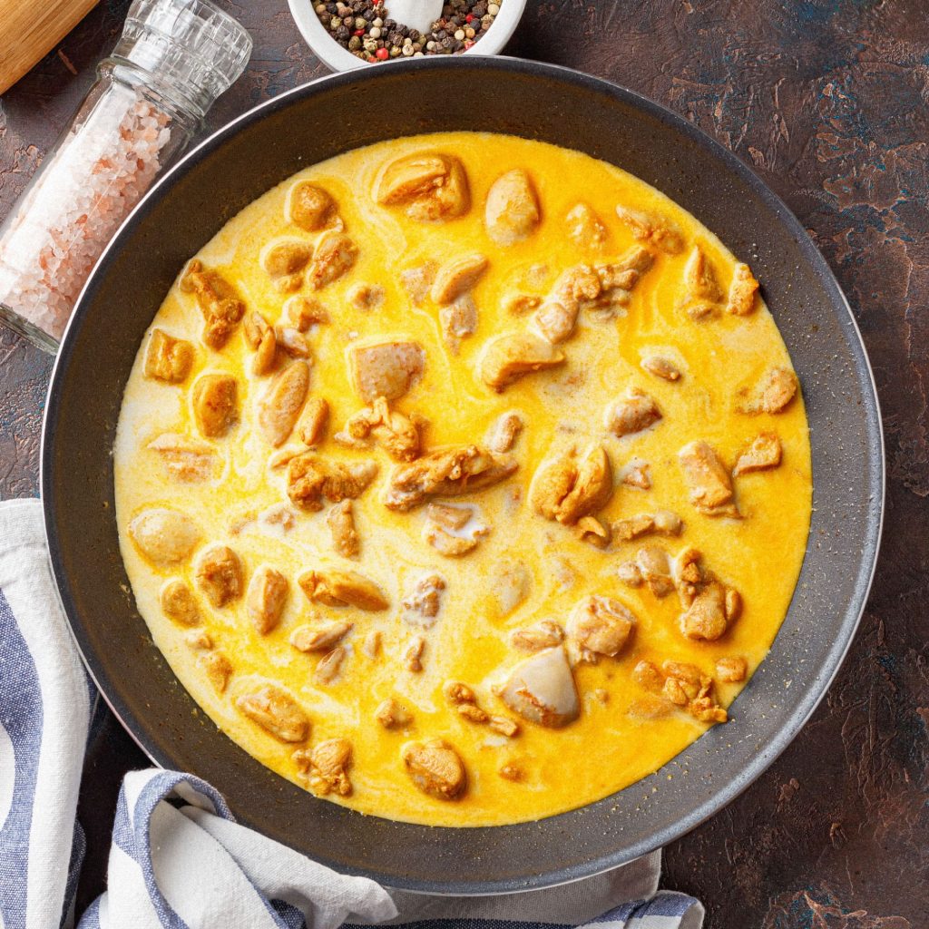 Pollo al curry para robot de cocina