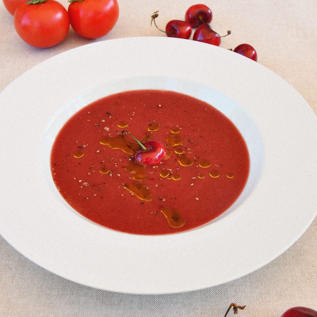 Sopa fría de tomate y cereza en Robot de cocina