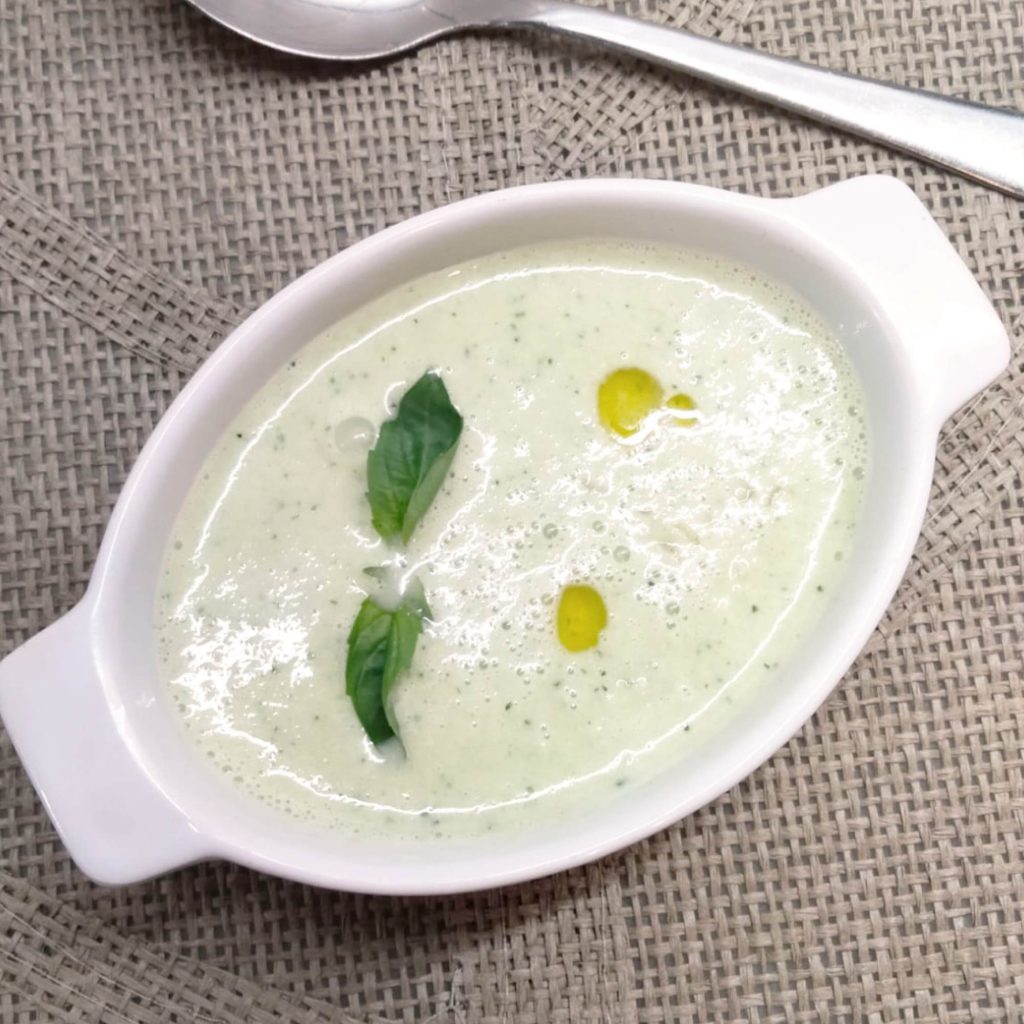 Gazpacho de pepino y almedras en Robot de cocina