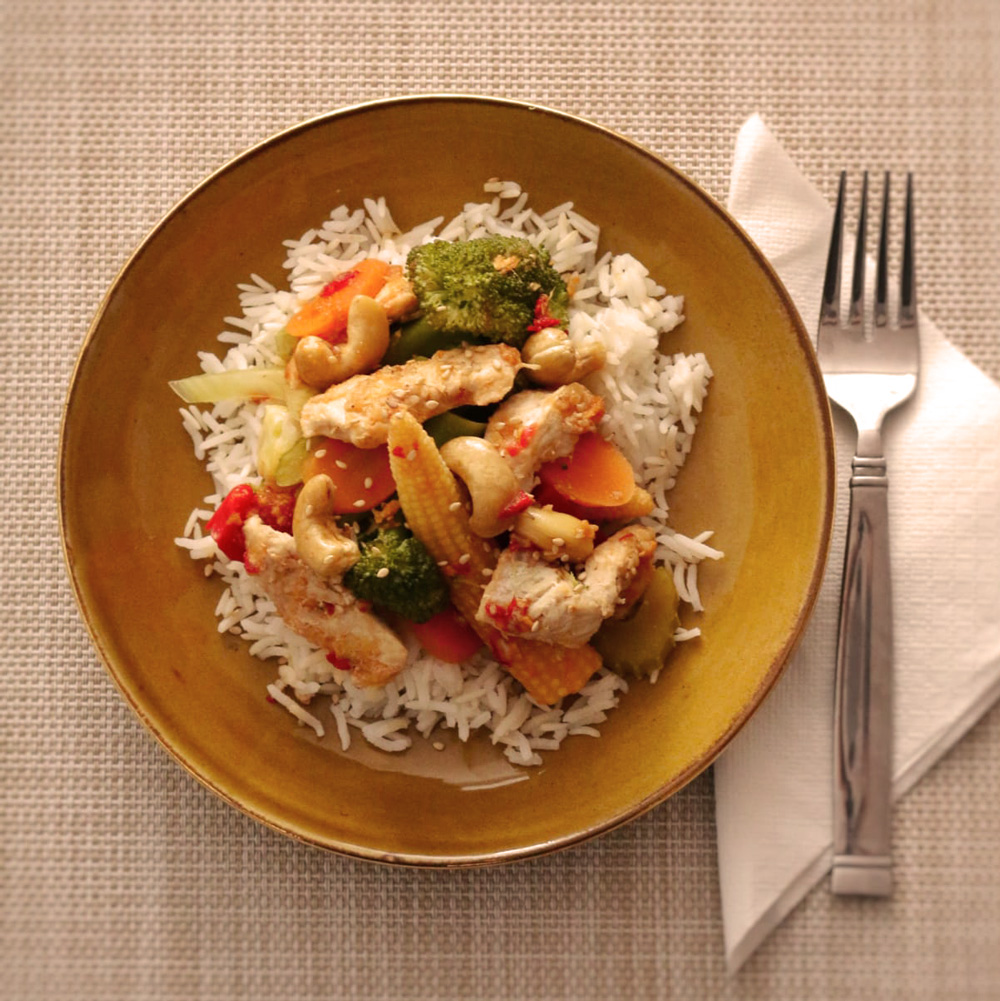 Pollo con nueces al vapor en robot de cocina
