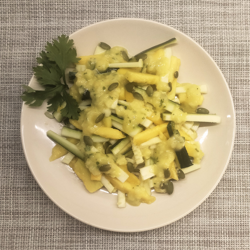 Ensalada de calabacín y mango en Robot de cocina