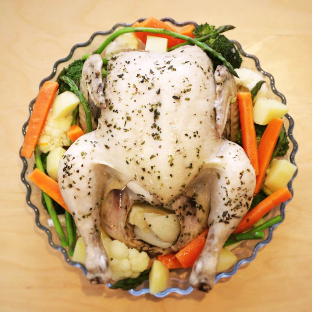 Pollo entero y verduras al vapor en Robot de cocina