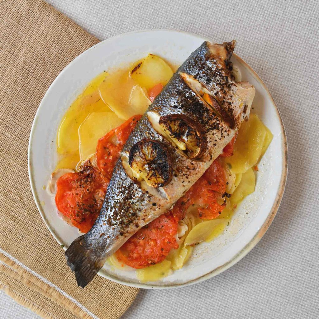 Lubina con patatas y verduras para freidora de aire