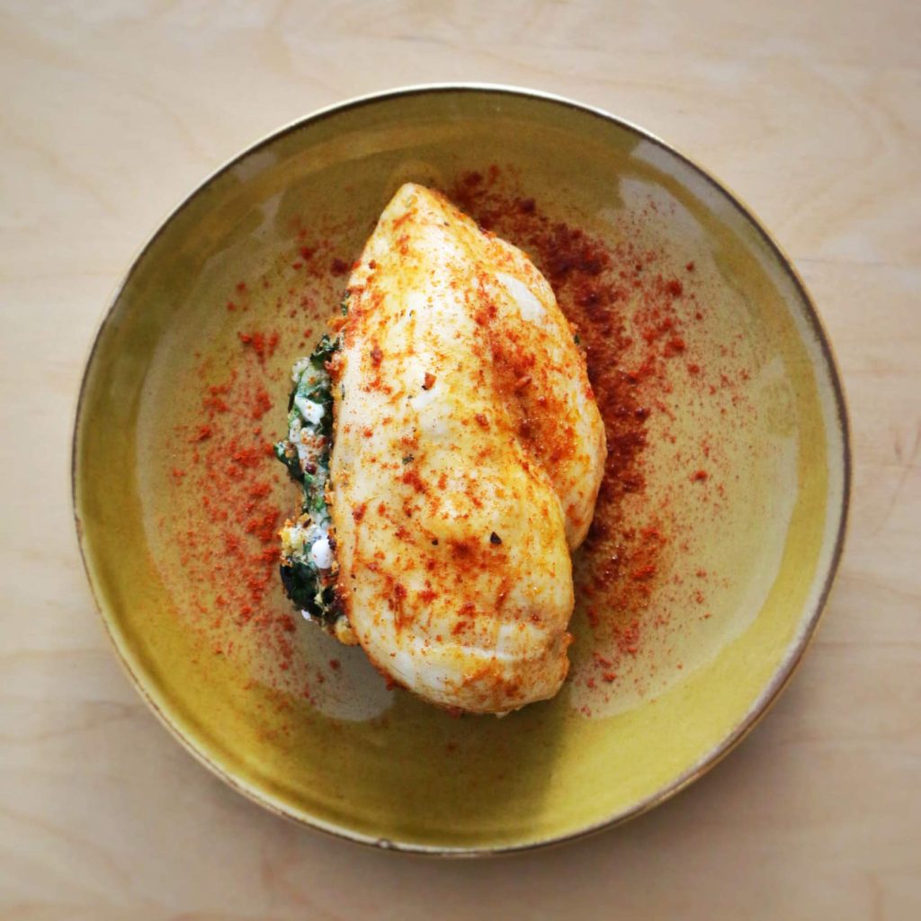 Pollo relleno de espinacas y queso feta para Olla programable y freidora de Aire