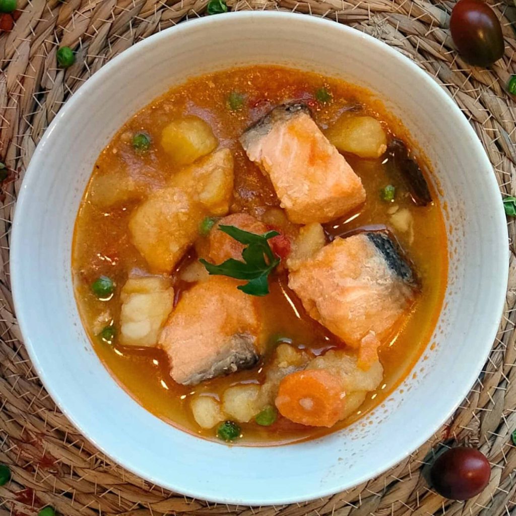 Caldereta de salmón y merluza para olla programable