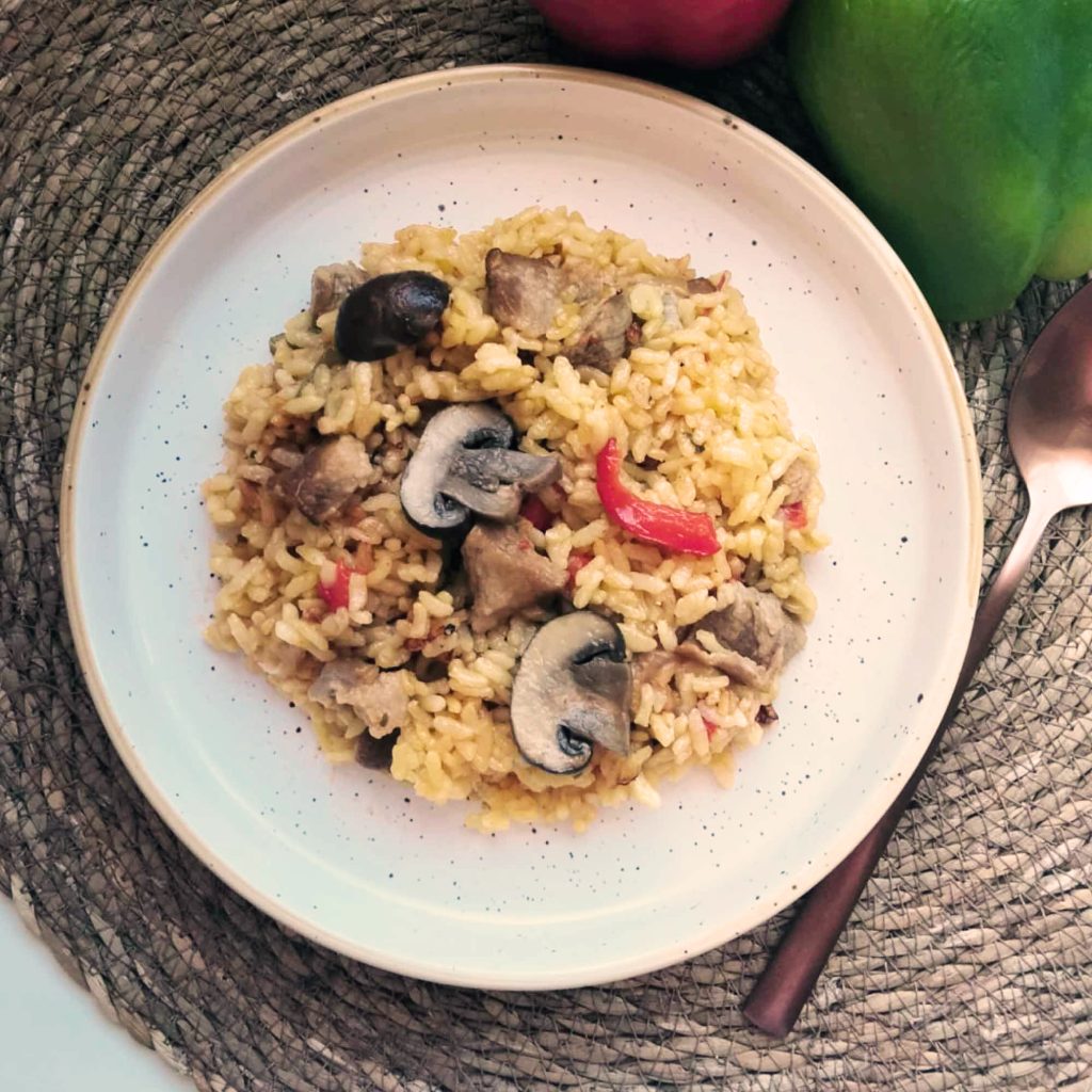 Arroz de secreto y champiñones para olla programable