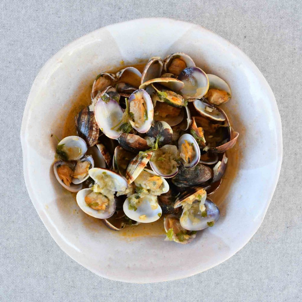 Almejas a la marinera en robot de cocina