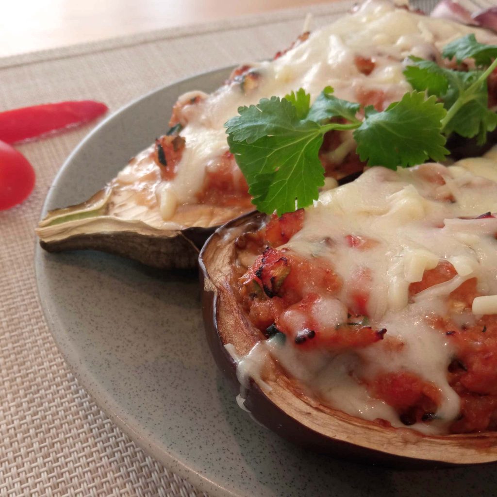 Berenjenas rellenas de pollo y verduras en robot de cocina