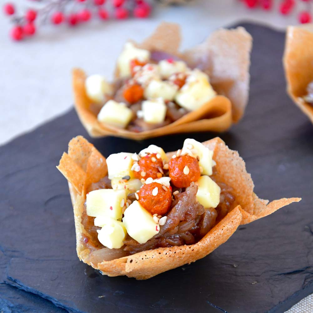 Cestas de masa filo rellenas de cebolla caramelizada, brie y sobrasada para freidora de aire