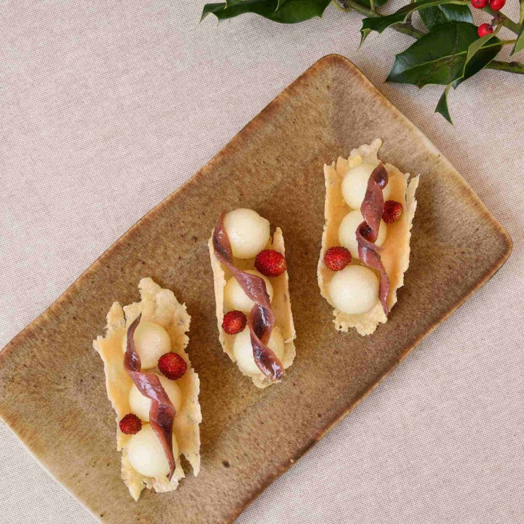 Cestitas con cherry y bonito del norte en freidora de aire