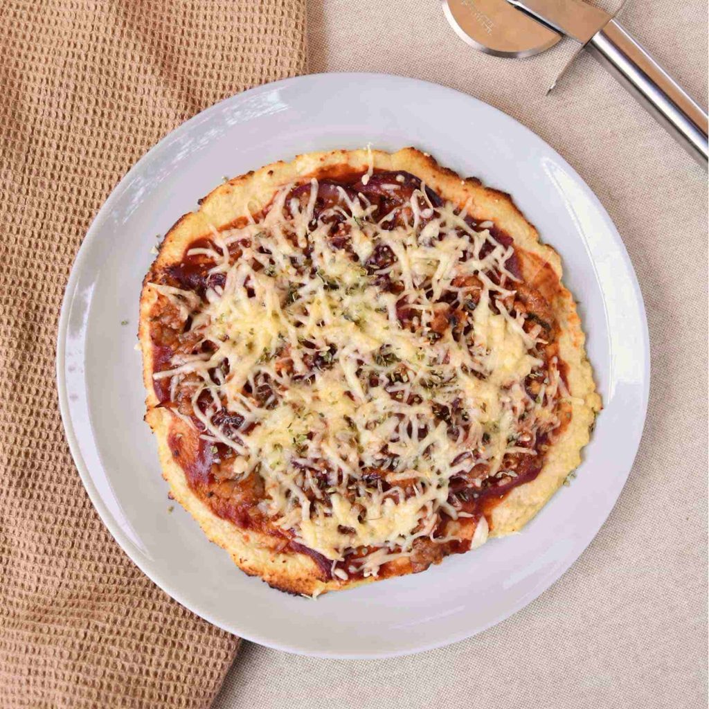 Pizza barbacoa con base de coliflor para freidora de aire