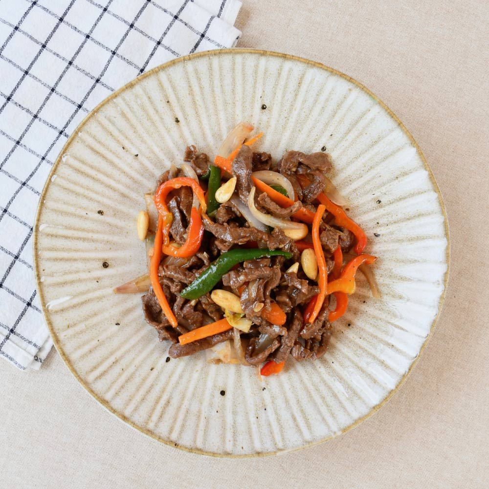 Ternera salteada con verduras y frutos secos en Robot de cocina albóndigas de ternera en salsa