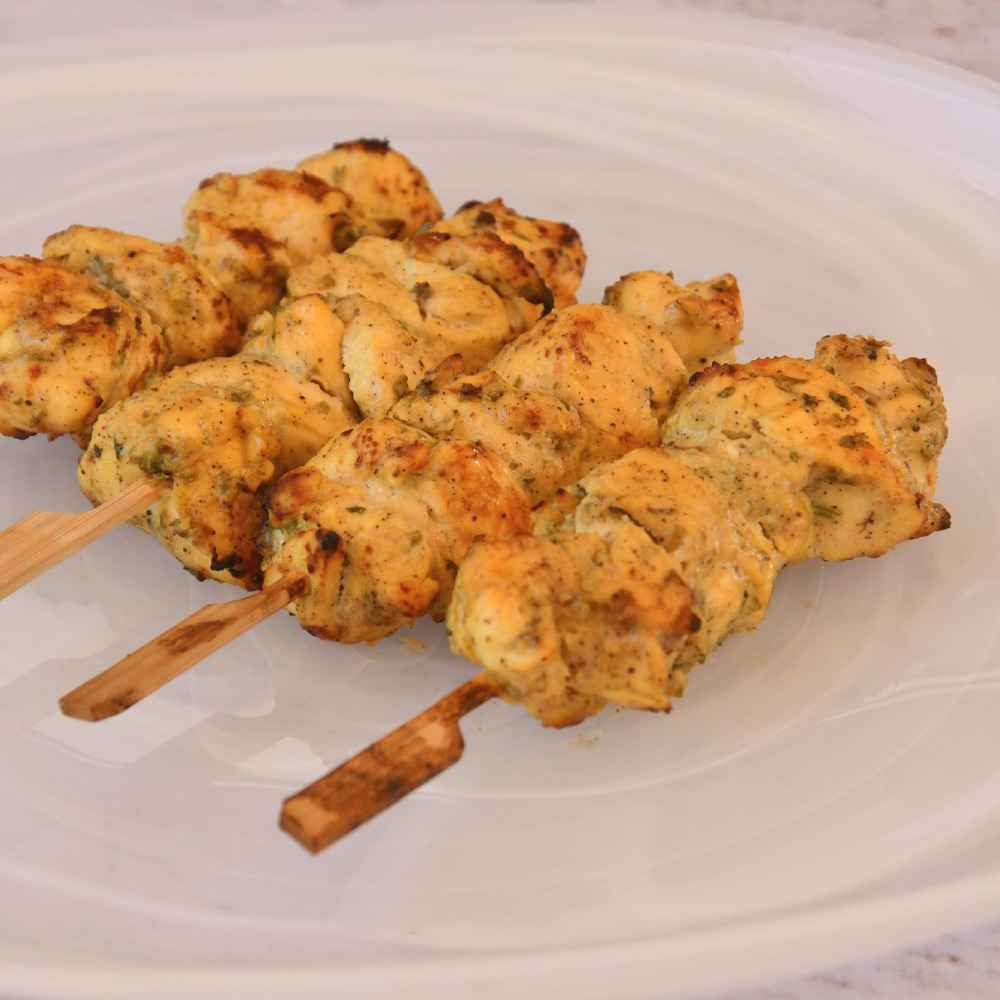 Pinchos de pollo especiado en freidora de aire chuletas de cordero en freidora de aire