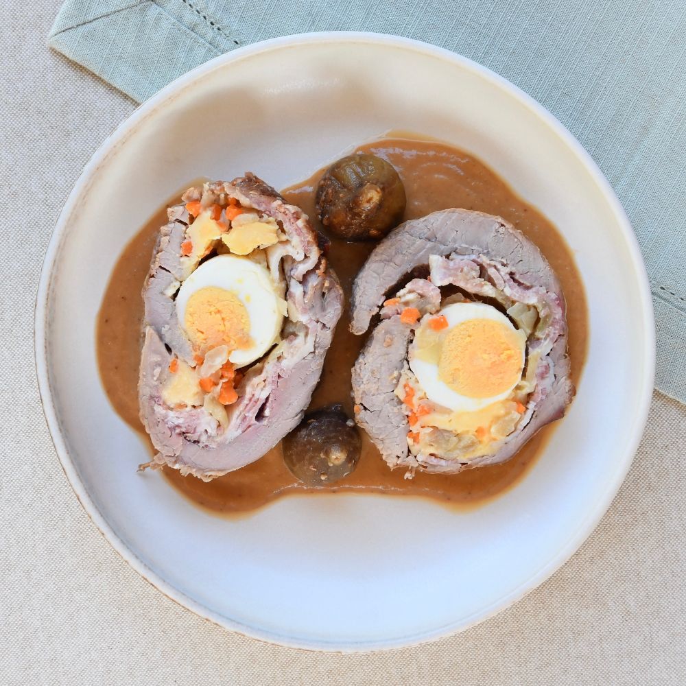 matambre relleno de jamon queso y huevo con salsa de higos
