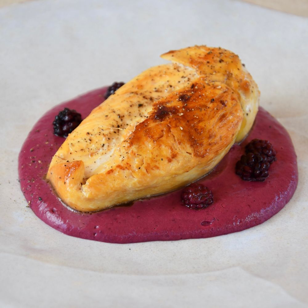 pechuga de pollo en salsa de moras