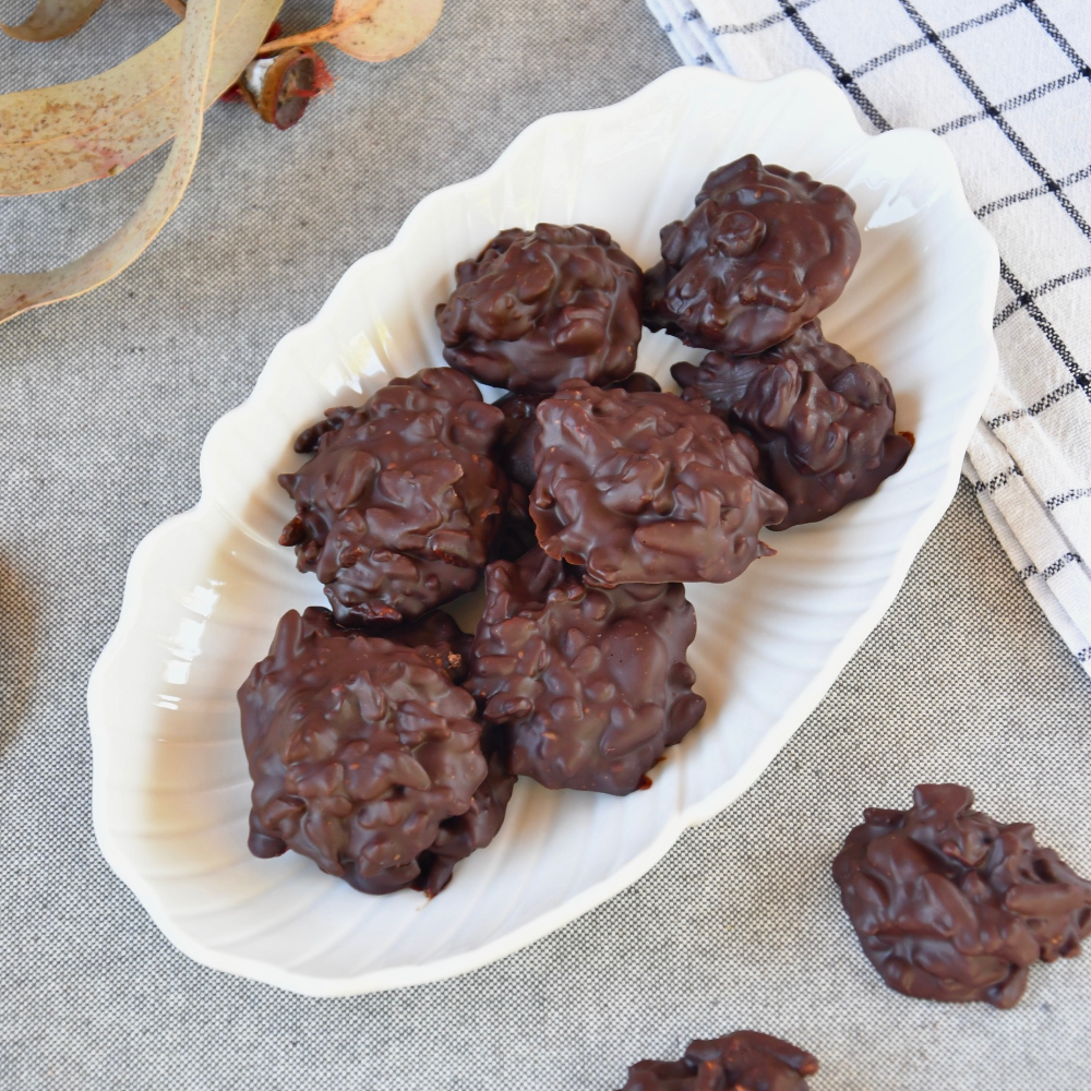 rocas de chocolate negro rocas de chocolate negro y almendras para robot de cocina