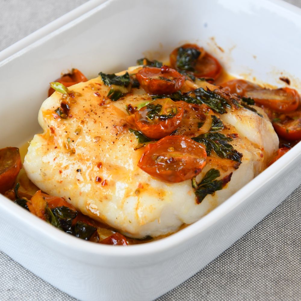 bacalao con tomate cherry y albahaca