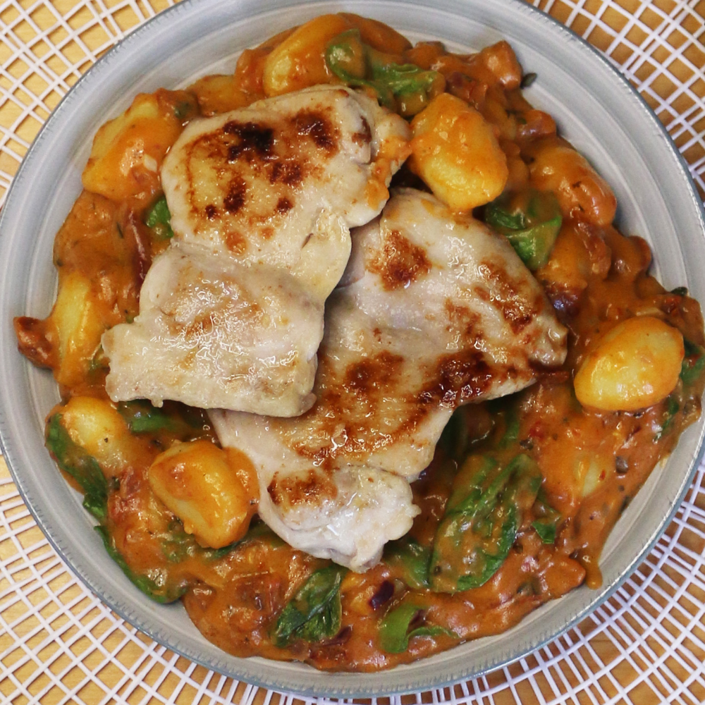 gnocchi con pollo y tomate