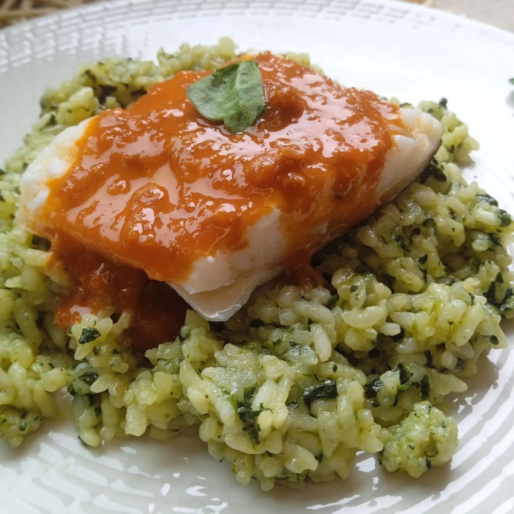 bacalao con salsa de sobrasada y miel sobre arroz