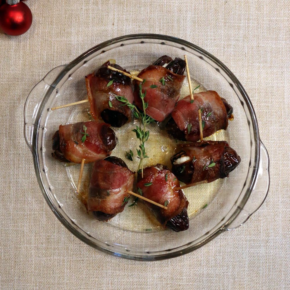 datiles envueltos de bacon con queso de cabra